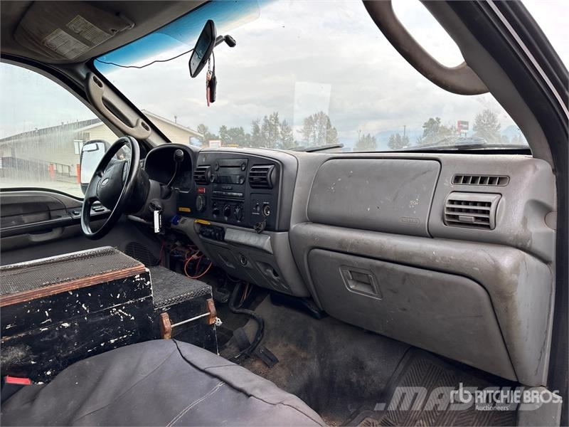 Ford F-450 شاحنات خفيفة/مفصلية الجوانب