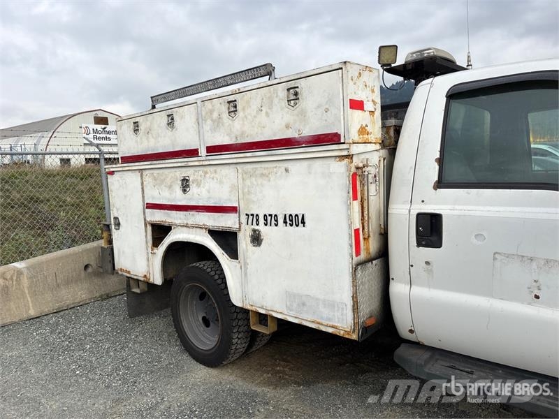 Ford F-450 شاحنات خفيفة/مفصلية الجوانب