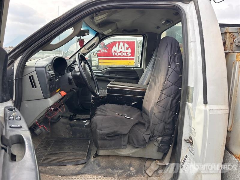 Ford F-450 شاحنات خفيفة/مفصلية الجوانب