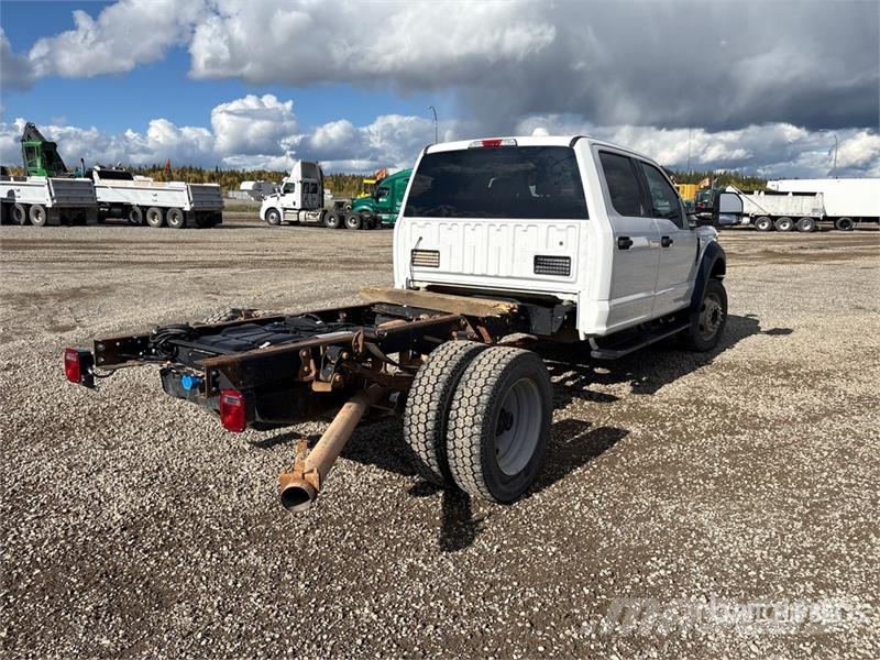 Ford F-450 4x4 Crew Cab Cab and Chassis Ohjaamot ja sisustat