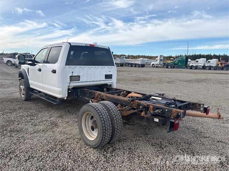 Ford F-450 4x4 Crew Cab Cab and Chassis Cabine en interieur