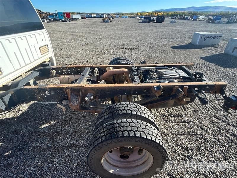 Ford F-450 4x4 Crew Cab Cab and Chassis Kabine i unutrašnjost