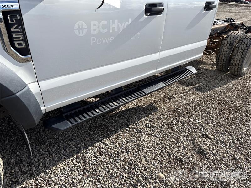 Ford F-450 4x4 Crew Cab Cab and Chassis Ohjaamot ja sisustat