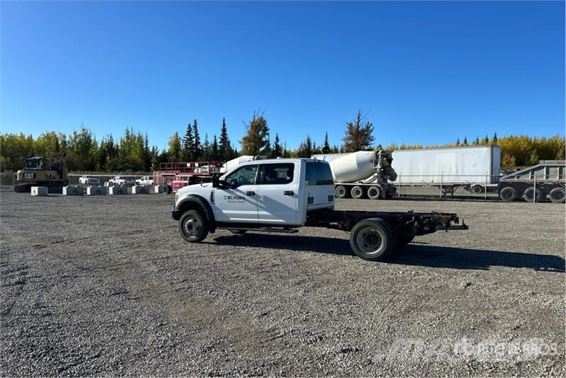 Ford F-450 4x4 Crew Cab Cab and Chassis Kabine i unutrašnjost