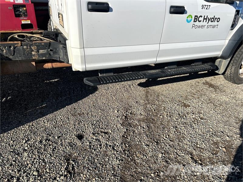 Ford F-450 4x4 Crew Cab Cab and Chassis Kabine i unutrašnjost