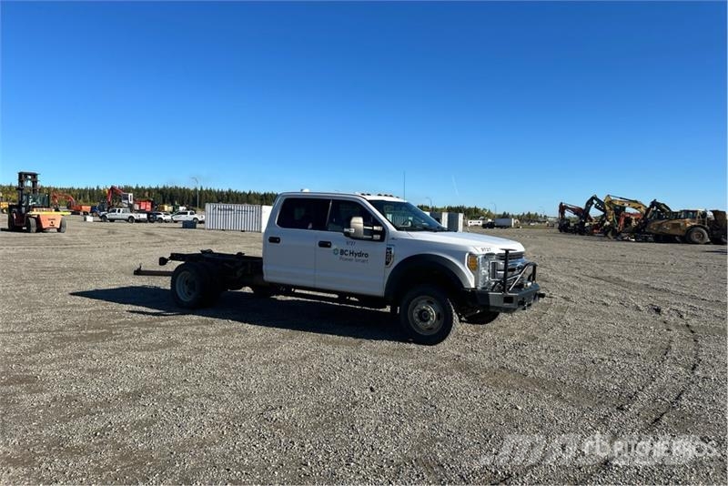 Ford F-450 4x4 Crew Cab Cab and Chassis Kabine i unutrašnjost