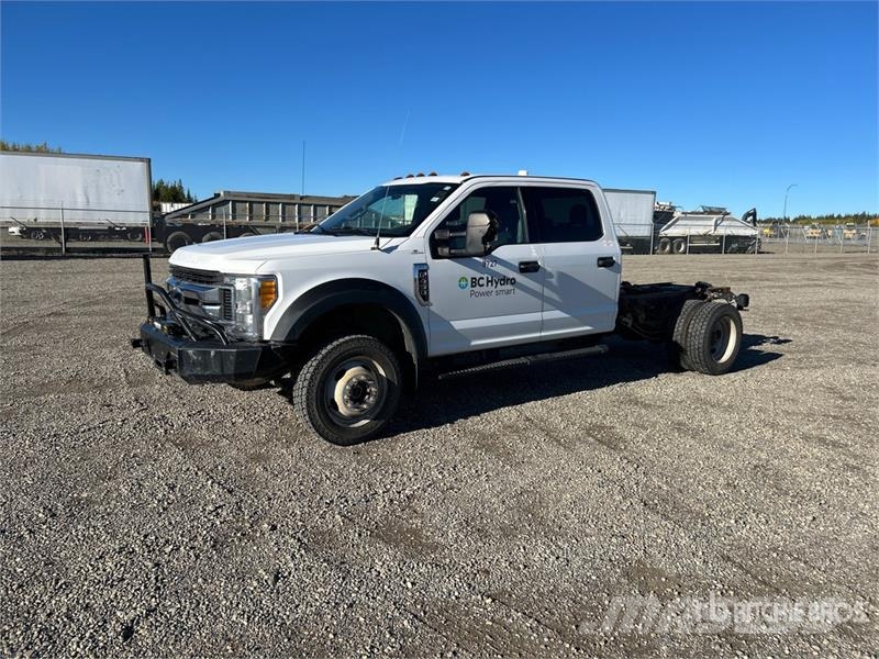 Ford F-450 4x4 Crew Cab Cab and Chassis Kabine i unutrašnjost