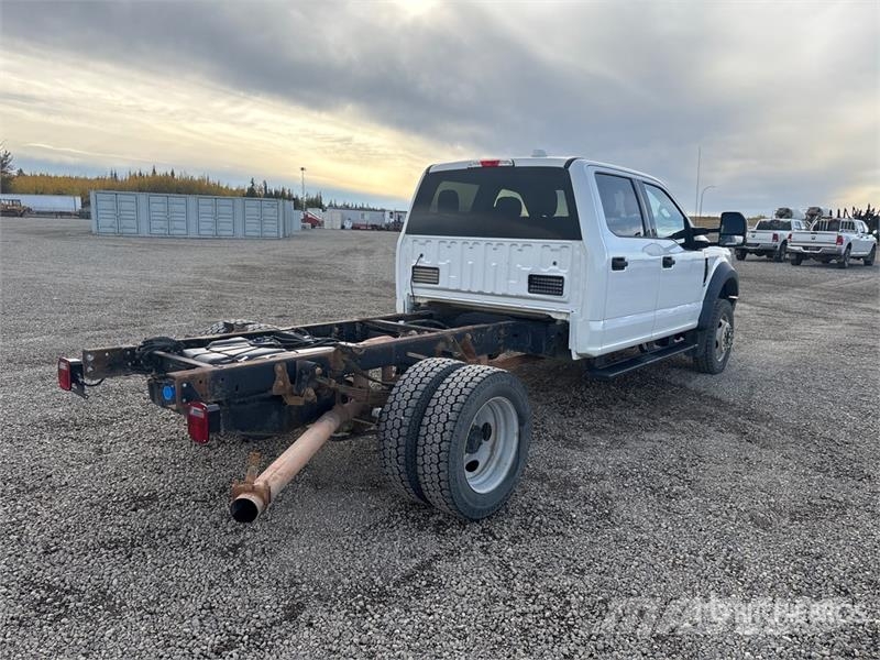 Ford F-450 4x4 Crew Cab Cab and Chassis Cabine en interieur
