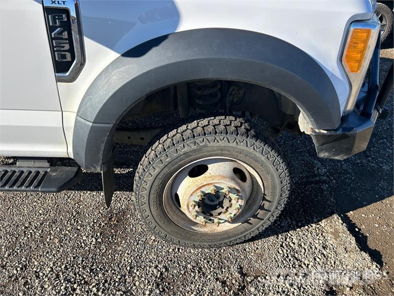 Ford F-450 4x4 Crew Cab Cab and Chassis Kabine i unutrašnjost