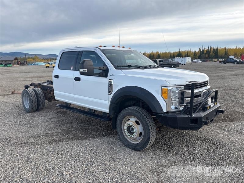 Ford F-450 4x4 Crew Cab Cab and Chassis Cabine en interieur