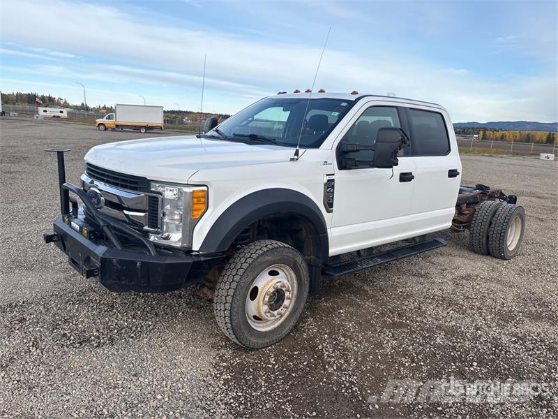 Ford F-450 4x4 Crew Cab Cab and Chassis Cabine en interieur