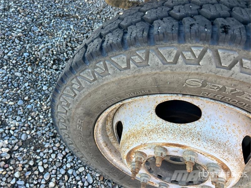 Ford F-450 4x4 Crew Cab Cab and Chassis Kabine i unutrašnjost