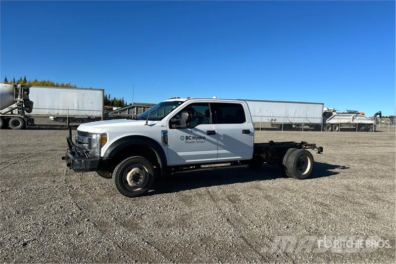 Ford F-450 4x4 Crew Cab Cab and Chassis Kabine i unutrašnjost