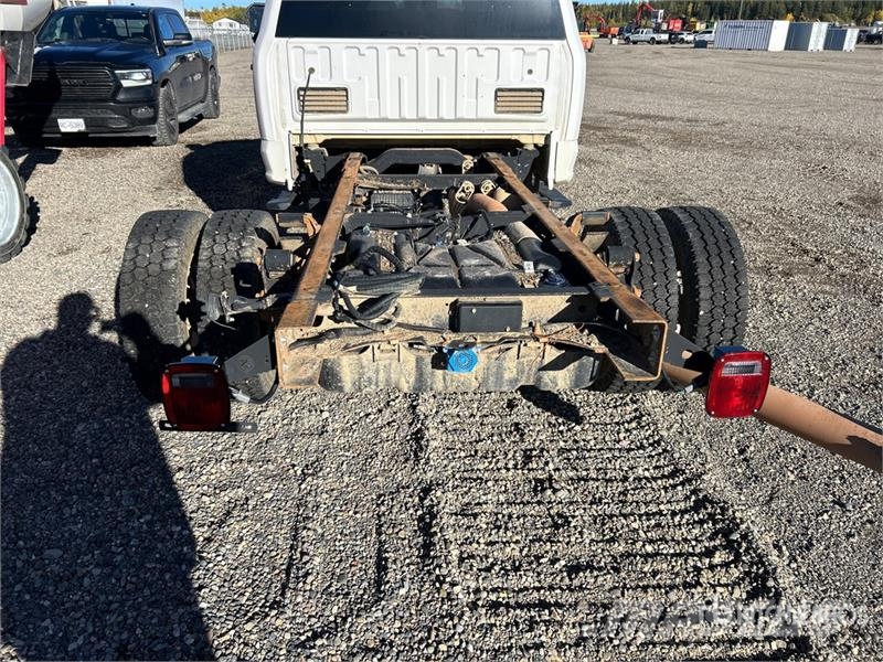 Ford F-450 4x4 Crew Cab Cab and Chassis Kabine i unutrašnjost