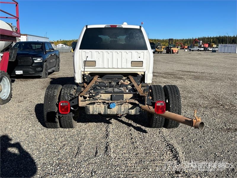 Ford F-450 4x4 Crew Cab Cab and Chassis Kabine i unutrašnjost