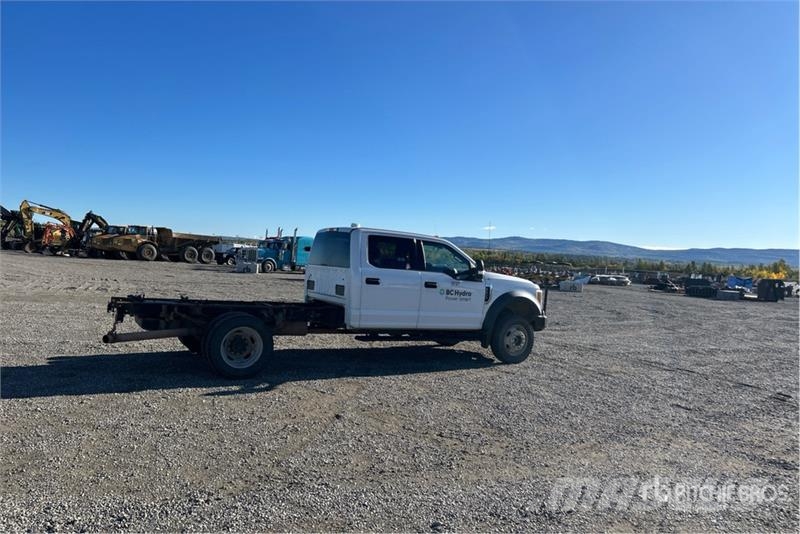 Ford F-450 4x4 Crew Cab Cab and Chassis Kabine i unutrašnjost