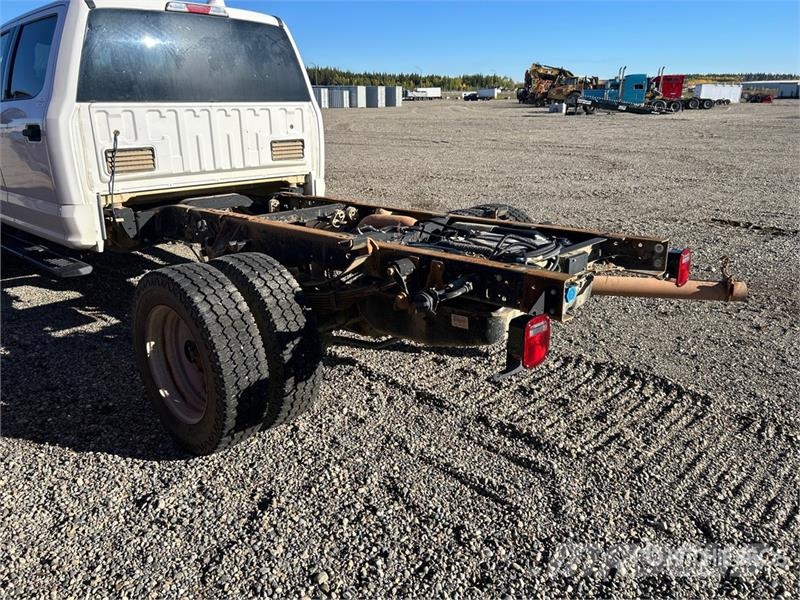 Ford F-450 4x4 Crew Cab Cab and Chassis Kabine i unutrašnjost