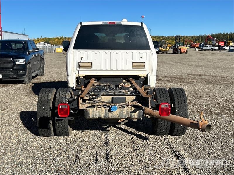 Ford F-450 4x4 Crew Cab Cab and Chassis Kabine i unutrašnjost