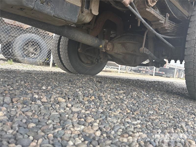 Ford F-550 XL 4x4 Crew Cab Flatbed Truck Lava-kuorma-autot