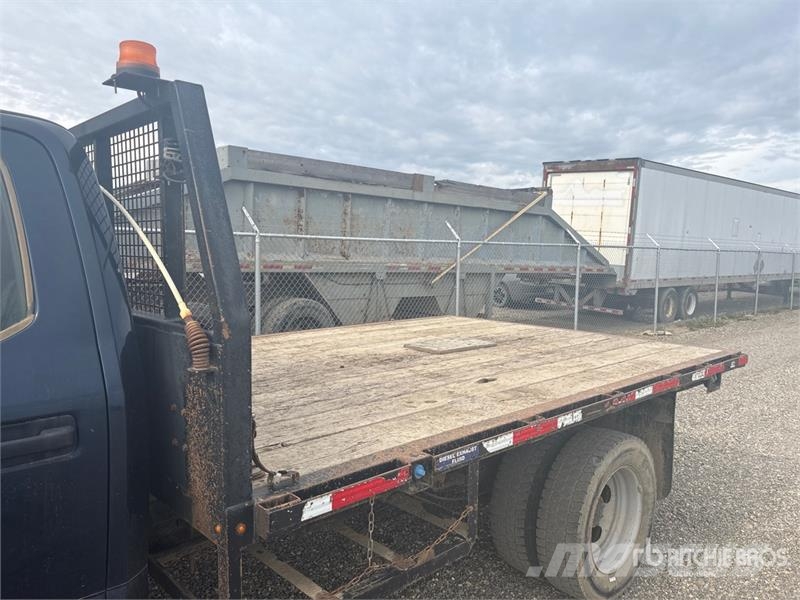 Ford F-550 XL 4x4 Crew Cab Flatbed Truck Lava-kuorma-autot