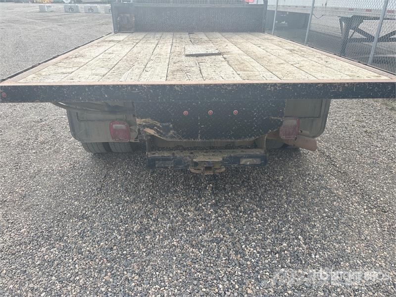 Ford F-550 XL 4x4 Crew Cab Flatbed Truck Lava-kuorma-autot
