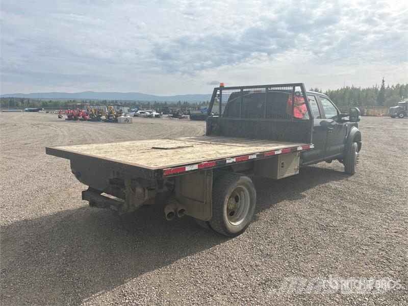 Ford F-550 XL 4x4 Crew Cab Flatbed Truck Lava-kuorma-autot