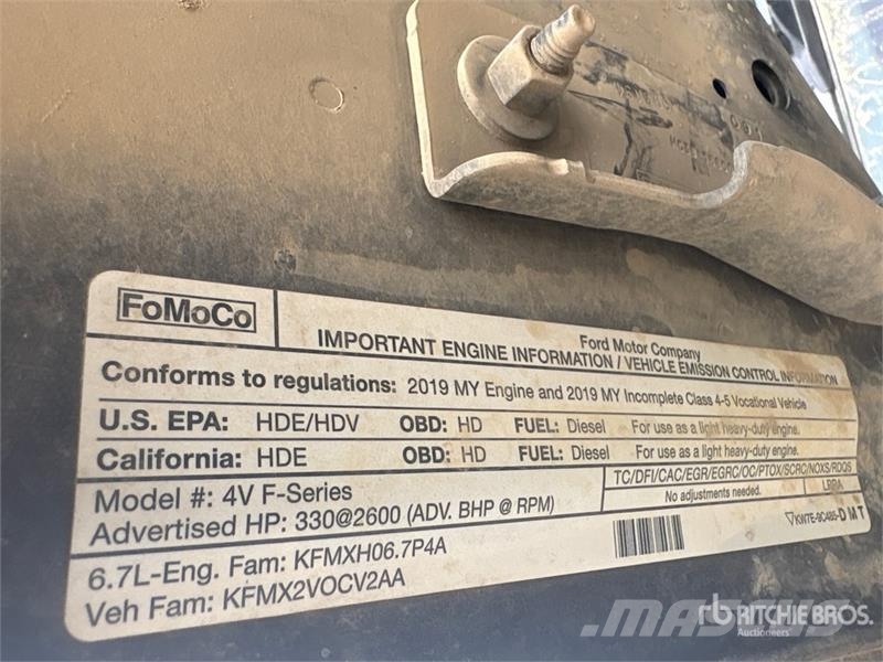 Ford F-550 XL 4x4 Crew Cab Flatbed Truck Lava-kuorma-autot