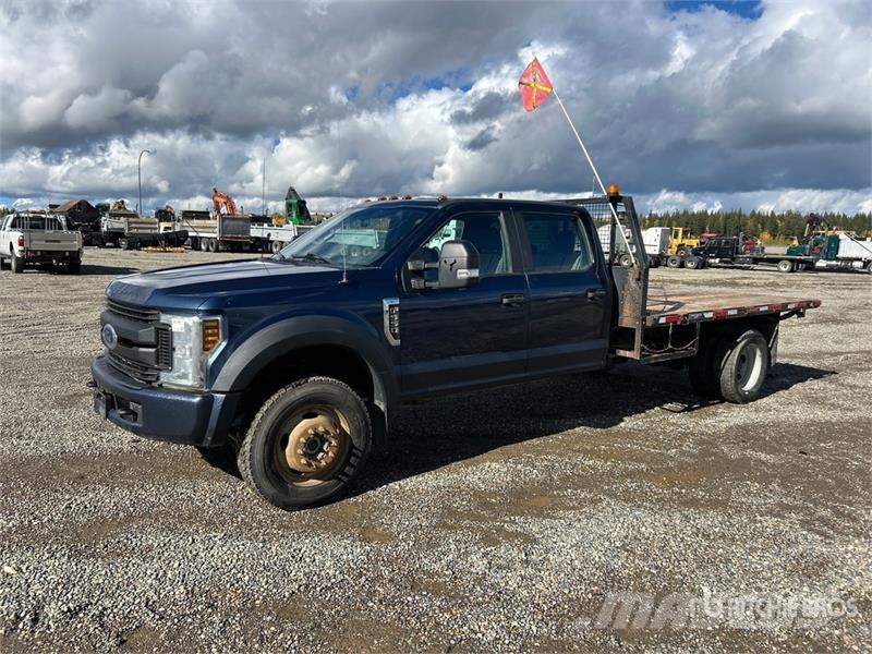 Ford F-550 XL 4x4 Crew Cab Flatbed Truck Camiones plataforma