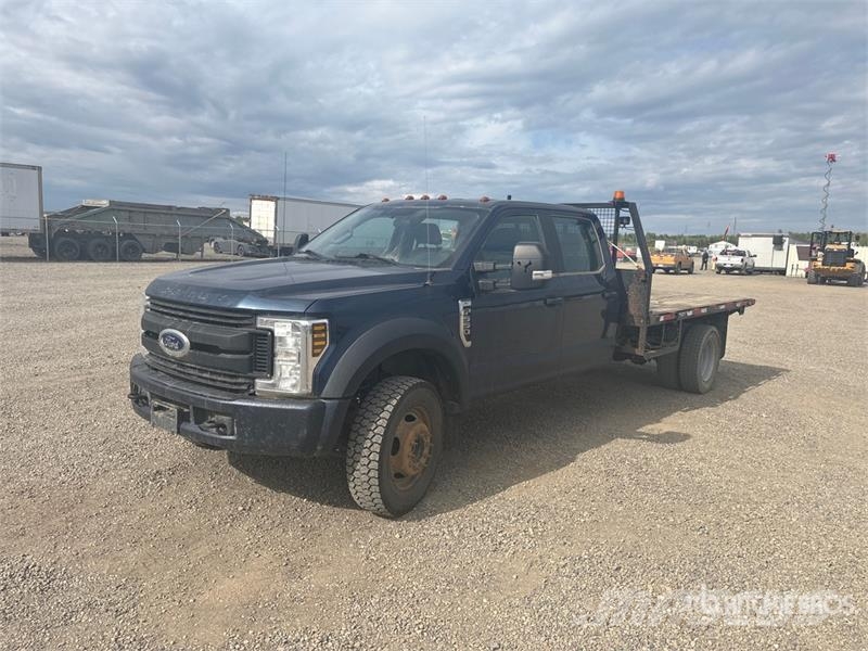 Ford F-550 XL 4x4 Crew Cab Flatbed Truck Lava-kuorma-autot