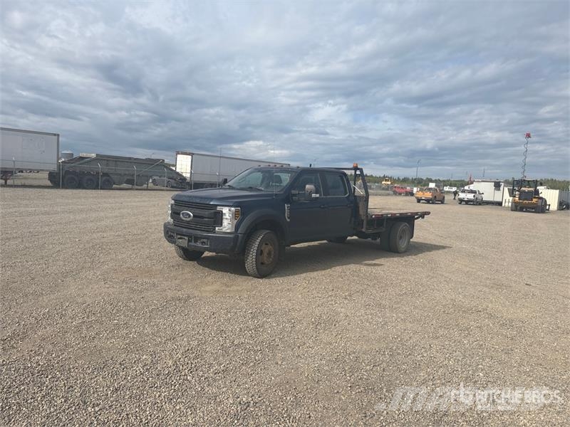 Ford F-550 XL 4x4 Crew Cab Flatbed Truck Lava-kuorma-autot