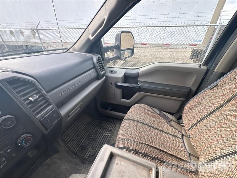 Ford F-550 XL 4x4 Crew Cab Flatbed Truck Lava-kuorma-autot