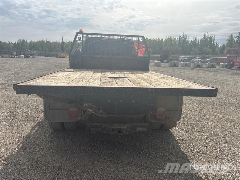 Ford F-550 XL 4x4 Crew Cab Flatbed Truck Lava-kuorma-autot