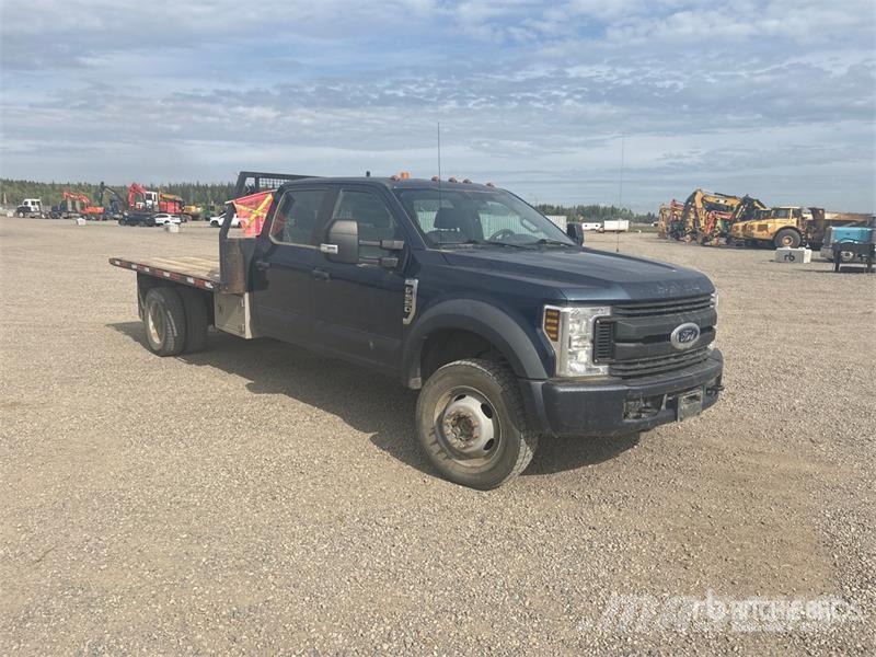 Ford F-550 XL 4x4 Crew Cab Flatbed Truck Lava-kuorma-autot