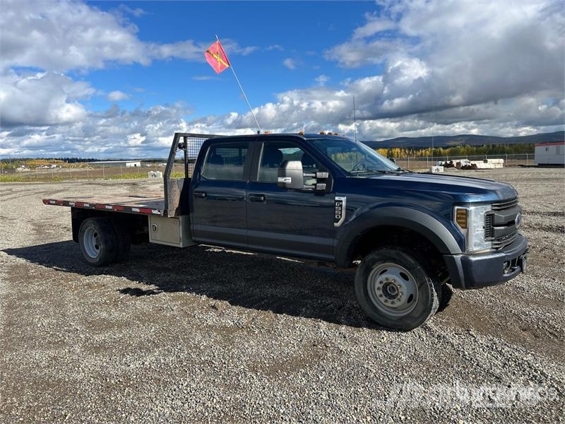 Ford F-550 XL 4x4 Crew Cab Flatbed Truck Camiones plataforma