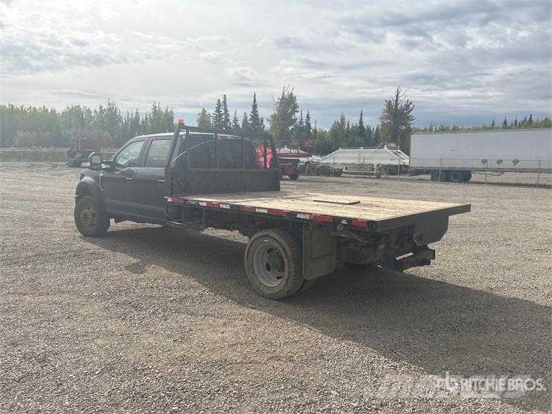 Ford F-550 XL 4x4 Crew Cab Flatbed Truck Lava-kuorma-autot