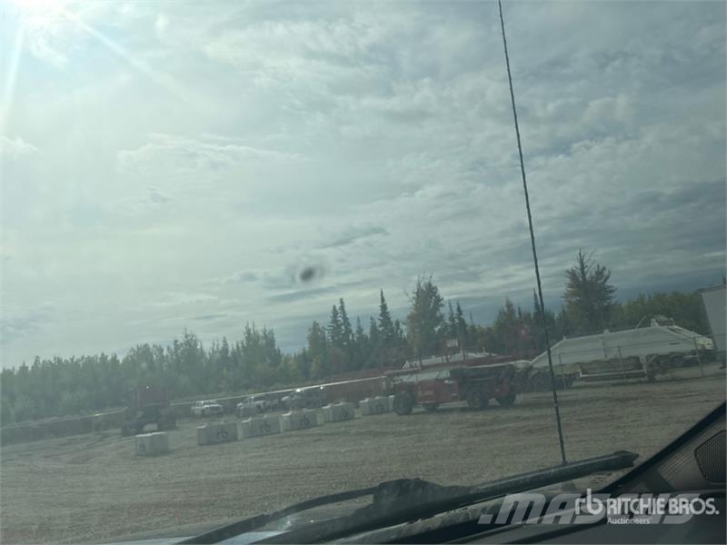 Ford F-550 XL 4x4 Crew Cab Flatbed Truck Lava-kuorma-autot
