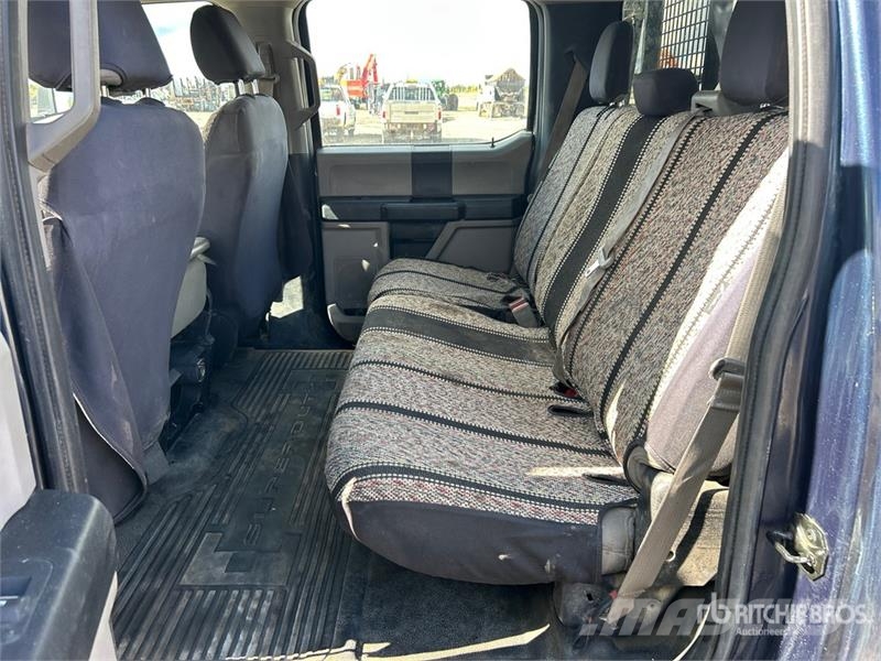 Ford F-550 XL 4x4 Crew Cab Flatbed Truck Camiones plataforma