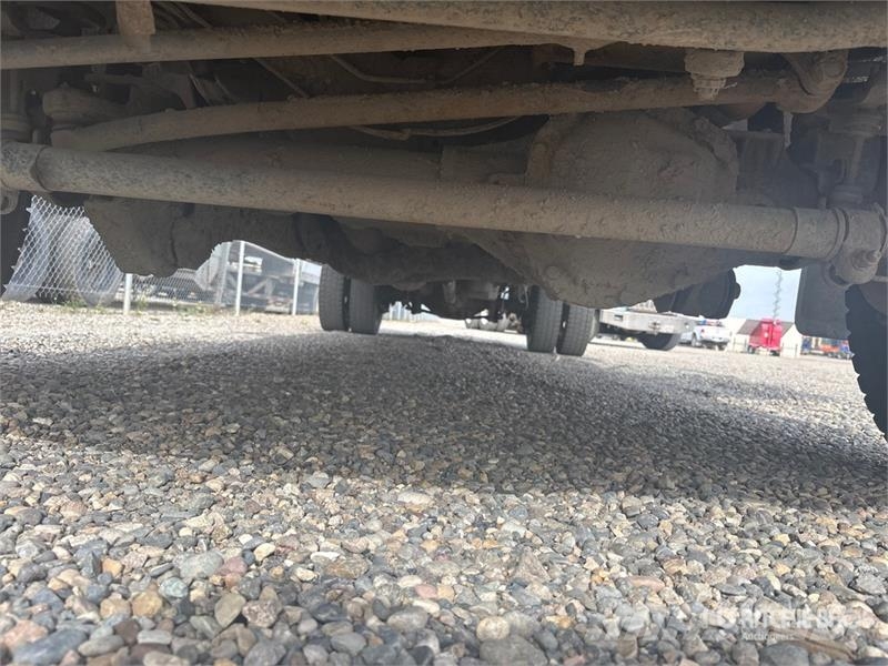 Ford F-550 XL 4x4 Crew Cab Flatbed Truck Lava-kuorma-autot