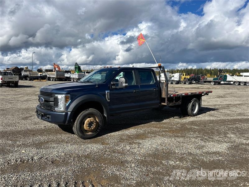 Ford F-550 XL 4x4 Crew Cab Flatbed Truck Camiones plataforma