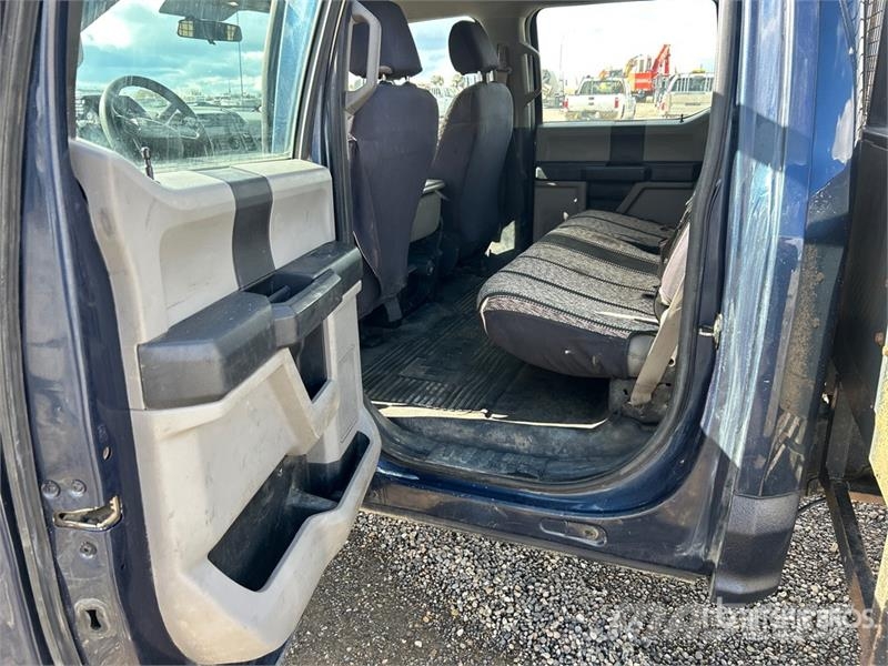 Ford F-550 XL 4x4 Crew Cab Flatbed Truck Camiones plataforma