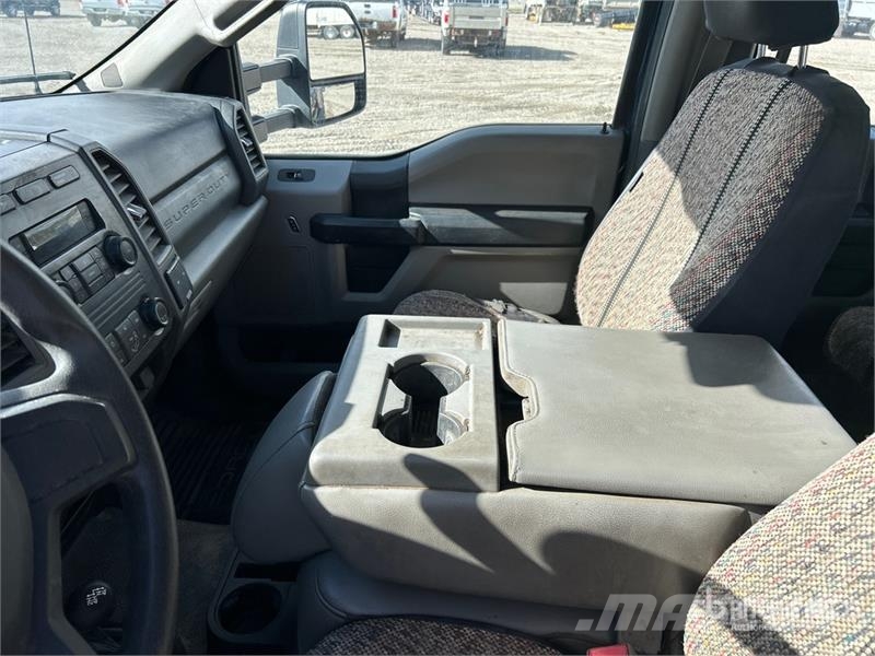 Ford F-550 XL 4x4 Crew Cab Flatbed Truck Camiones plataforma