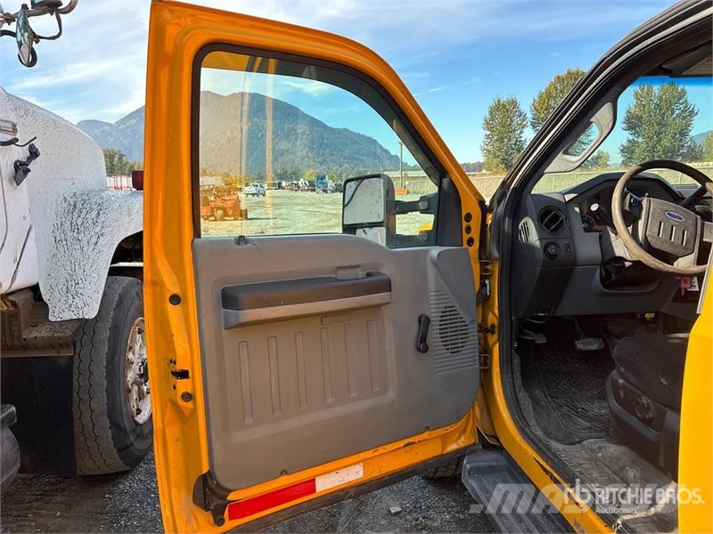Ford F-550 XL 4x4 Extended Cab Snow Plow Truck Komunalna vozila za opštu namenu