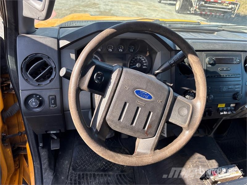 Ford F-550 XL 4x4 Extended Cab Snow Plow Truck Komunalna vozila za opštu namenu