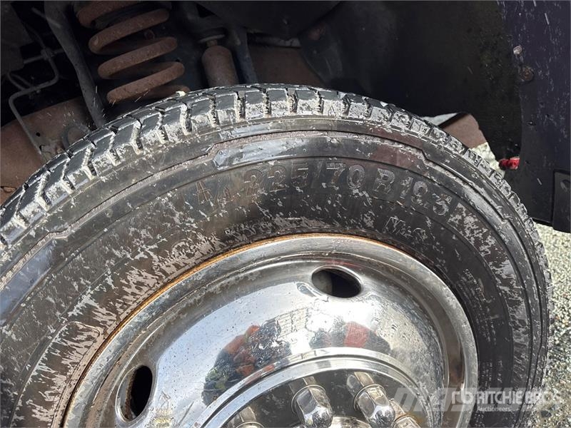 Ford F-550 XL 4x4 Flatbed Truck شاحنات مسطحة/مفصلية الجوانب