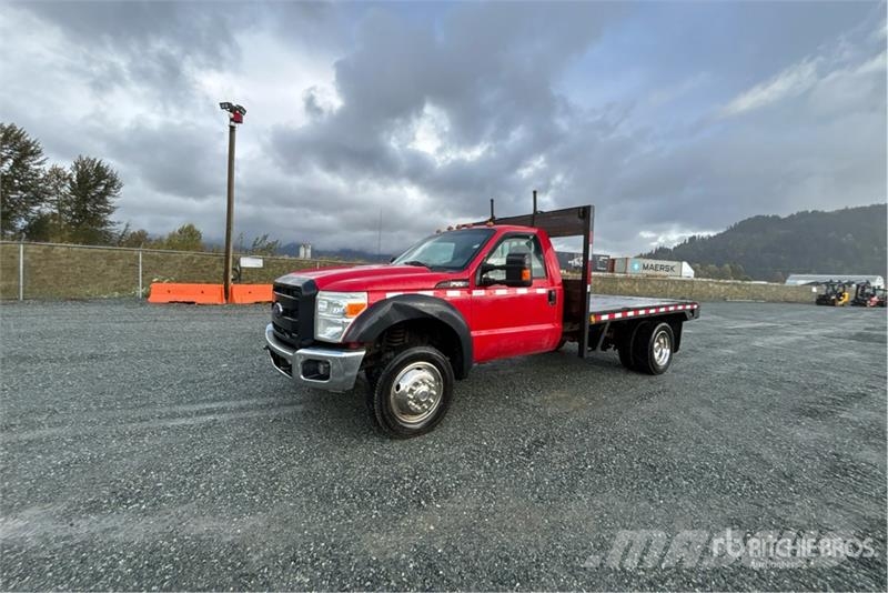 Ford F-550 XL 4x4 Flatbed Truck شاحنات مسطحة/مفصلية الجوانب