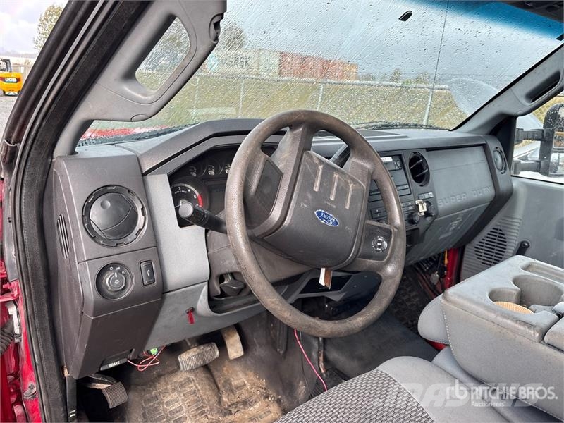Ford F-550 XL 4x4 Flatbed Truck شاحنات مسطحة/مفصلية الجوانب