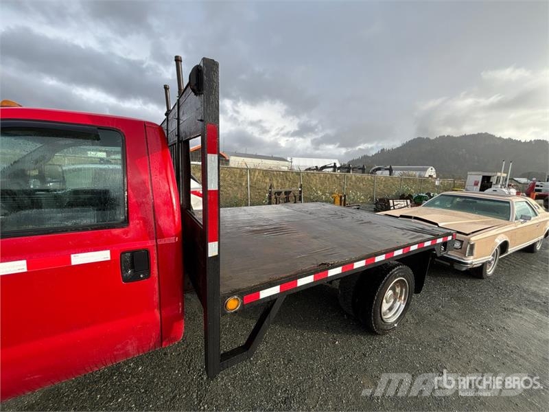 Ford F-550 XL 4x4 Flatbed Truck شاحنات مسطحة/مفصلية الجوانب