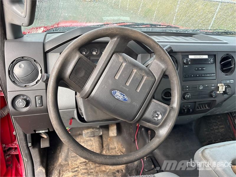 Ford F-550 XL 4x4 Flatbed Truck شاحنات مسطحة/مفصلية الجوانب