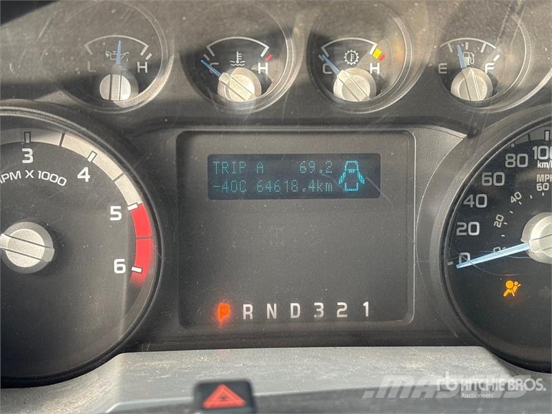 Ford F-550 XL 4x4 Flatbed Truck شاحنات مسطحة/مفصلية الجوانب