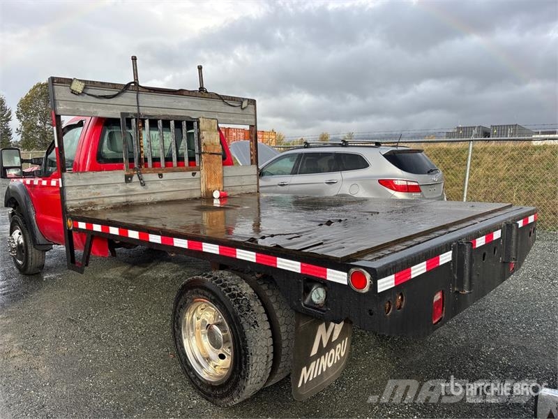 Ford F-550 XL 4x4 Flatbed Truck شاحنات مسطحة/مفصلية الجوانب